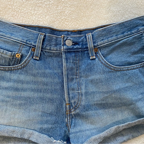 Levi’s 501 Cutoff Jean Shorts - Picture 2 of 8